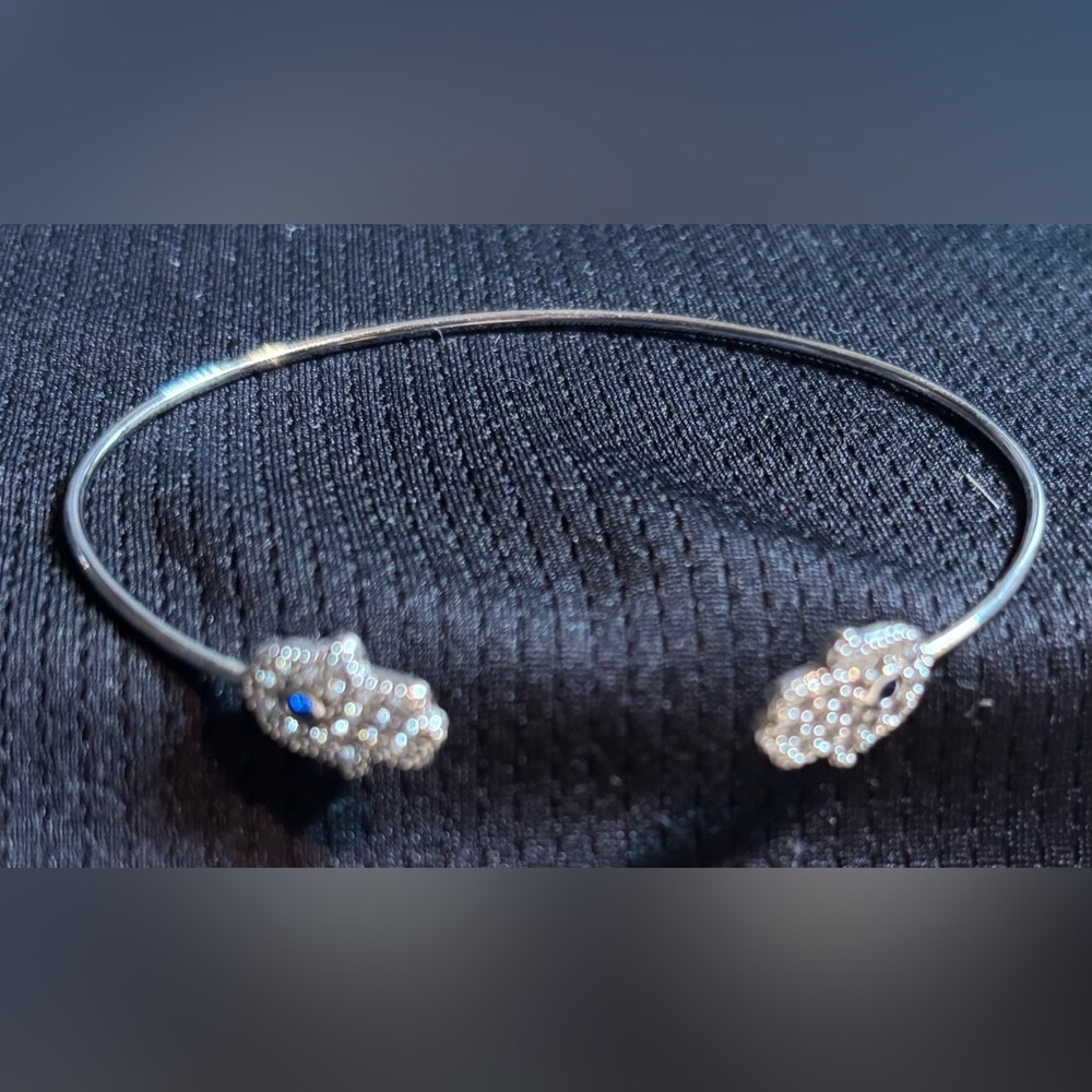 Chic Silver Bracelet with Crystal Detailing